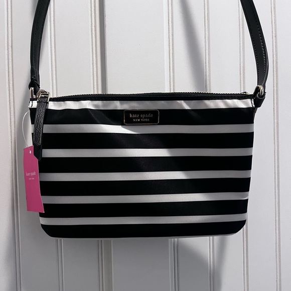 Kate Spade Triple Gusset Crossbody NWT WKRU6220 - Picture 1 of 8